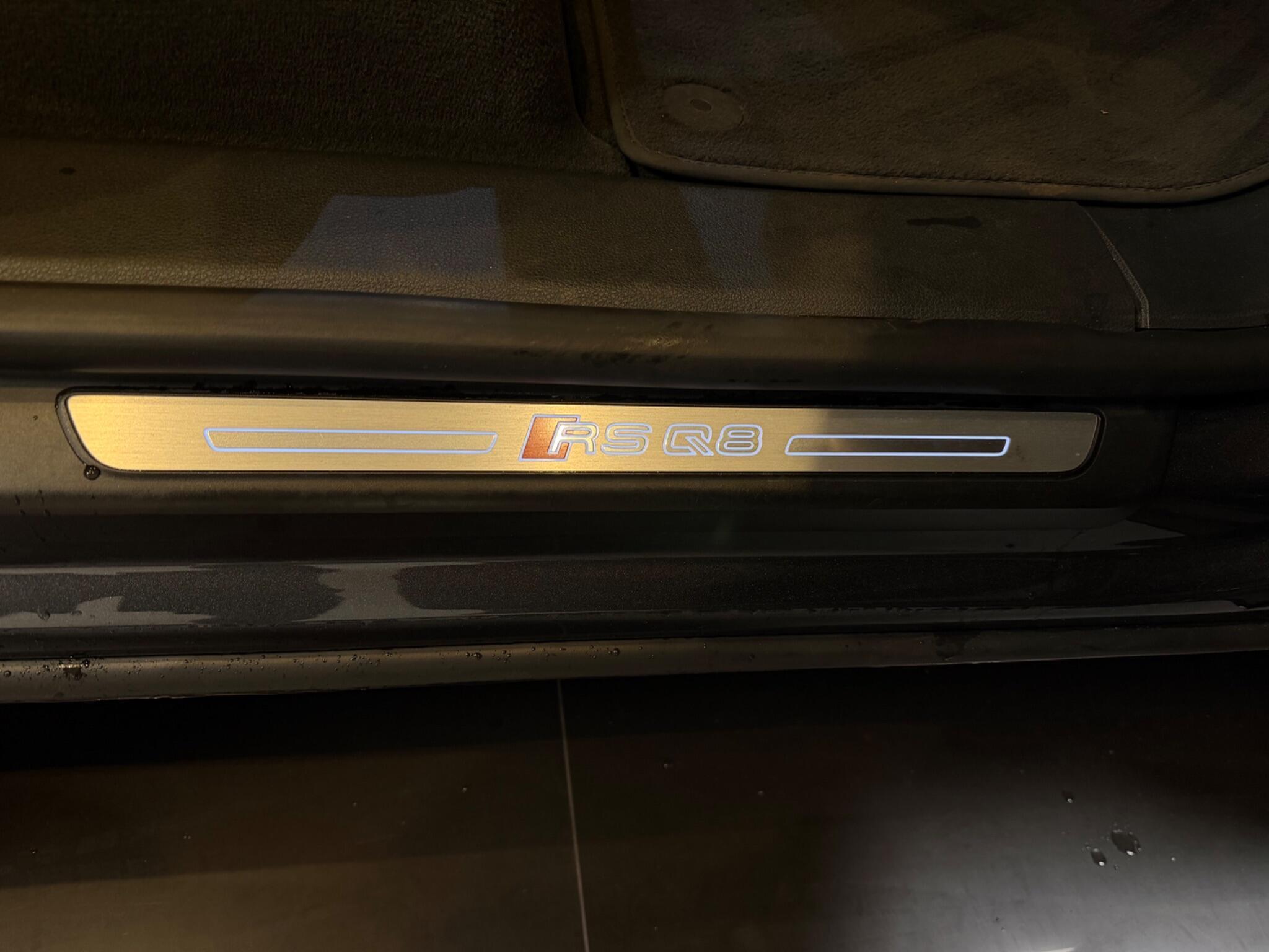 Audi RSQ8